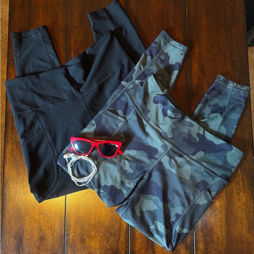 2 Pairs Old Navy Black & Camo Leggings Set Large - Picture 1 of 10